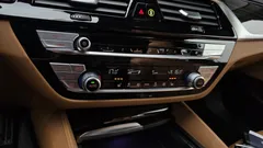 2022 BMW 5-Series 520i M Sport — фото 18