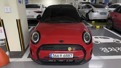 2022 Mini Cooper Convertible Classic Launch Pack, красный — фото 3