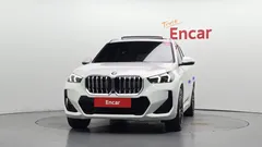 2024 BMW X1 xDrive 20i M Sport, белый — фото 3