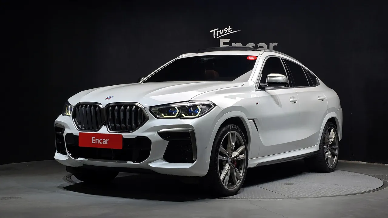 2023 BMW X6 M50i