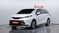 2023 Toyota Sienna 2.5 Hybrid 2WD, белый — фото 13