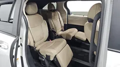 2023 Toyota Sienna 2.5 Hybrid 2WD, белый — фото 15
