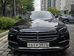 2023 Mercedes-Benz E-Class E300e 4MATIC Exclusive — фото 3