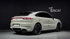 2022 Porsche Cayenne 3.0 E-Hybrid Coupe — фото 2