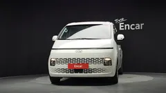 2023 Hyundai Staria Tourer 9-Seater — фото 3