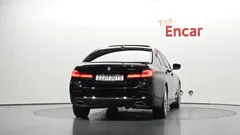 2023 BMW 5-Series 520i Luxury — фото 4