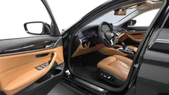 2023 BMW 5-Series 520i Luxury — фото 10
