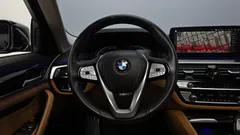 2023 BMW 5-Series 520i Luxury — фото 17