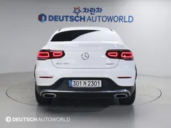 2021 Mercedes-Benz GLC-Class GLC300 4MATIC Premium Coupe, белый — фото 4