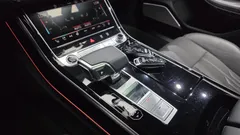 2021 Audi A8 55 TFSI Quattro LWB — фото 9
