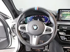 2023 BMW 5-Series 520i M Sport — фото 18