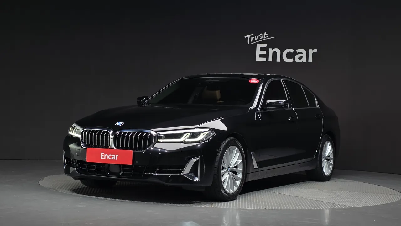2023 BMW 5-Series 520i Luxury