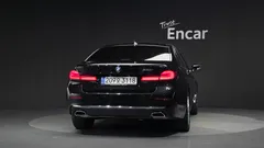 2023 BMW 5-Series 520i Luxury — фото 4