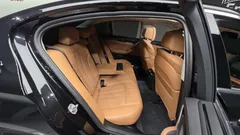 2023 BMW 5-Series 520i Luxury — фото 17