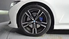 2023 BMW 3-Series 320i M Sport — фото 5