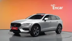 2021 Volvo V60 B5 Pro AWD, серебристый — фото 1