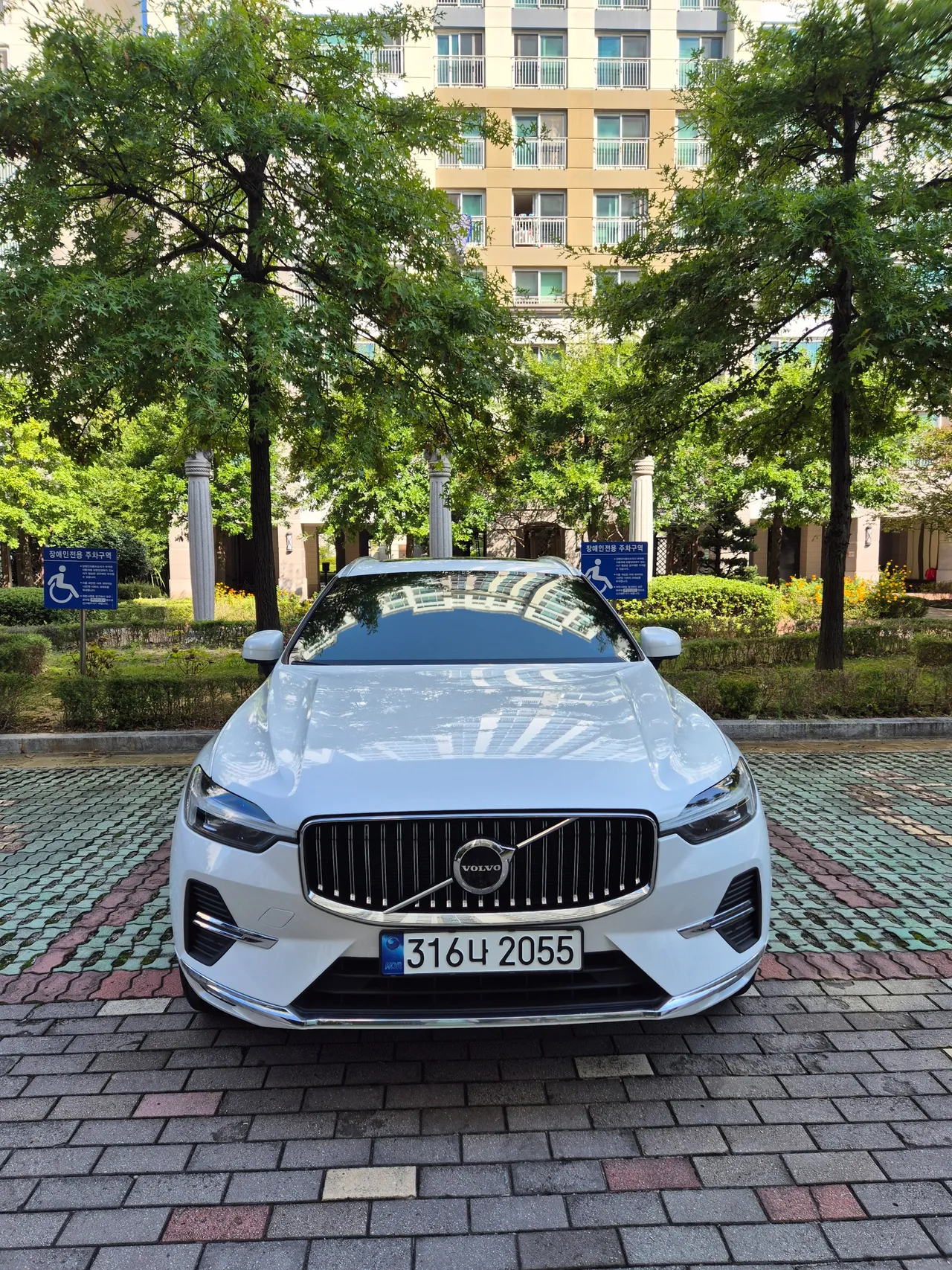 2023 Volvo XC60 B5 Ultimate Bright