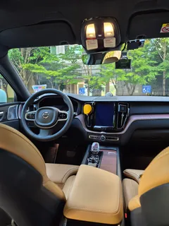 2023 Volvo XC60 B5 Ultimate Bright — фото 11