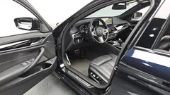 2022 BMW 5-Series 530e M Sport — фото 10