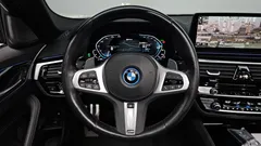 2022 BMW 5-Series 530e M Sport — фото 12