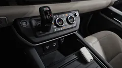 2023 Land Rover Defender 110 D250 SE — фото 9