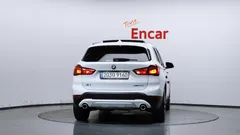 2022 BMW X1 xDrive 20i xLine — фото 4