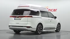 2023 Kia Carnival Diesel 7-Seater Hi-Limousine — фото 2