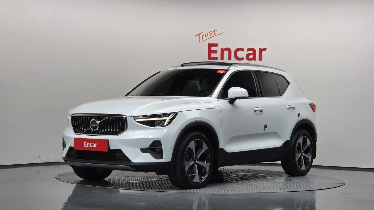 2023 Volvo XC40 B4 Ultimate Bright