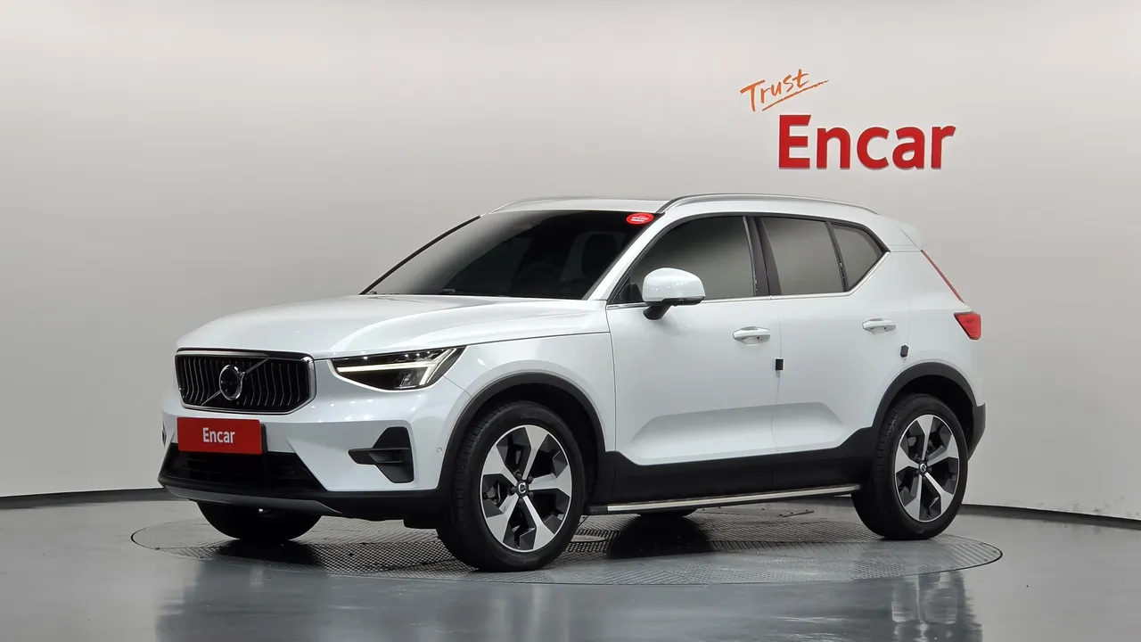 2023 Volvo XC40 B4 Ultimate Bright