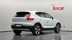 2023 Volvo XC40 B4 Ultimate Bright — фото 2