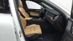 2023 Volvo XC60 B6 Ultimate Bright — фото 11