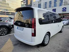 2023 Hyundai Staria Tourer 9-Seater — фото 4
