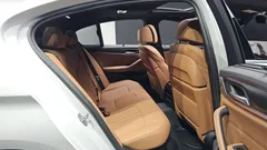 2023 BMW 5-Series 520i M Sport — фото 11