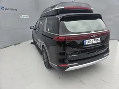 2023 Kia Carnival Diesel 9-Seater Hi-Limousine — фото 5
