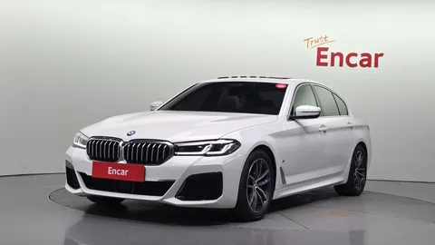 2022 BMW 5-Series 520i M Sport
