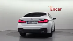 2022 BMW 5-Series 520i M Sport — фото 4