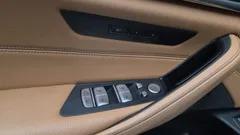 2022 BMW 5-Series 520i M Sport — фото 11