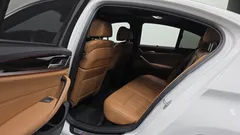 2022 BMW 5-Series 520i M Sport — фото 16