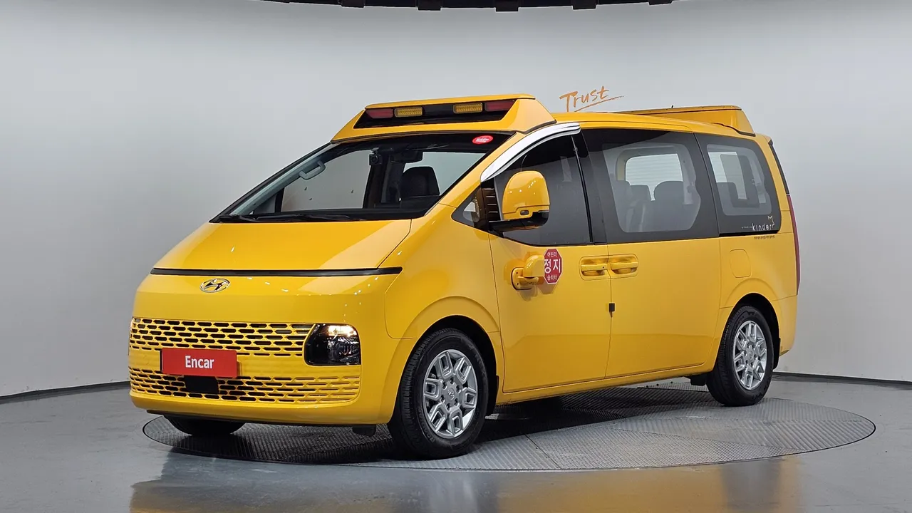 2022 Hyundai Staria L3.5  Kinder Safety Car