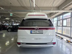 2023 Kia Carnival Diesel 9-Seater Hi-Limousine — фото 3