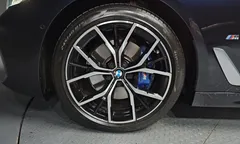 2022 BMW 5-Series 530i M Sport Package — фото 5