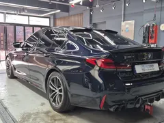 2023 BMW 5-Series 520i M Sport — фото 3