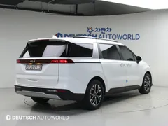 2023 Kia Carnival Diesel 9-Seater Prestige — фото 2