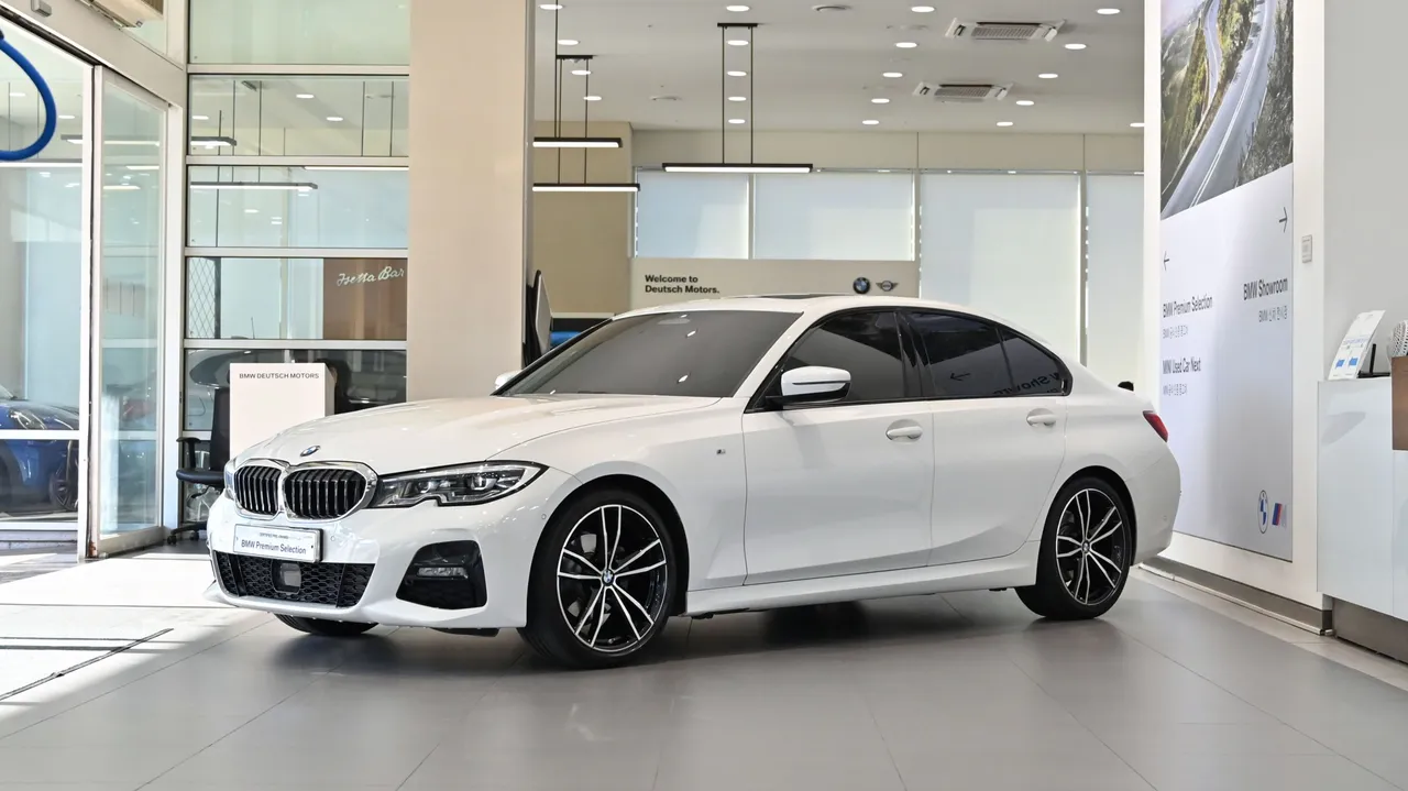 2022 BMW 3-Series 320i M Sport