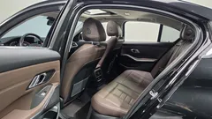 2022 BMW 3-Series 320i Luxury — фото 11