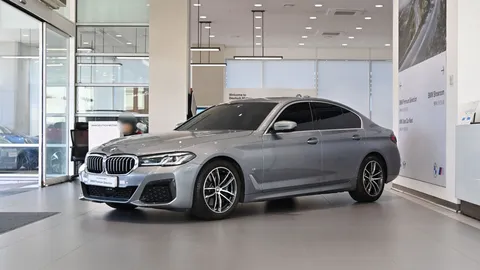 2023 BMW 5-Series 520i M Sport