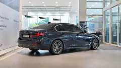 2022 BMW 5-Series 520i M Sport — фото 4