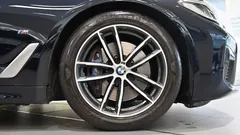 2022 BMW 5-Series 520i M Sport — фото 5