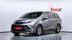 2023 Toyota Sienna 2.5 Hybrid AWD, серый — фото 1