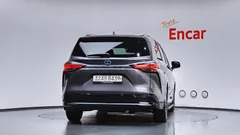 2023 Toyota Sienna 2.5 Hybrid AWD, серый — фото 4